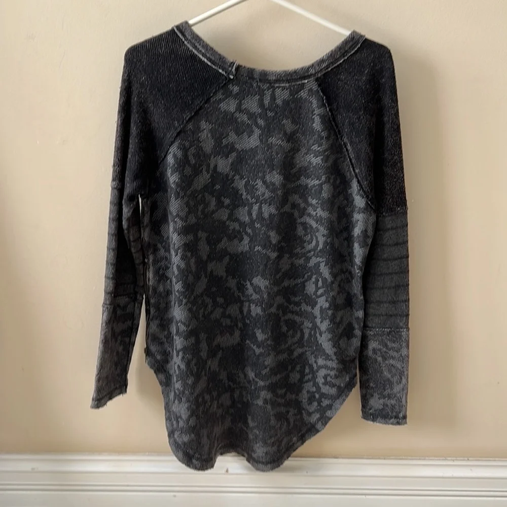Free People Long sleeve gray sweatshirt Size S